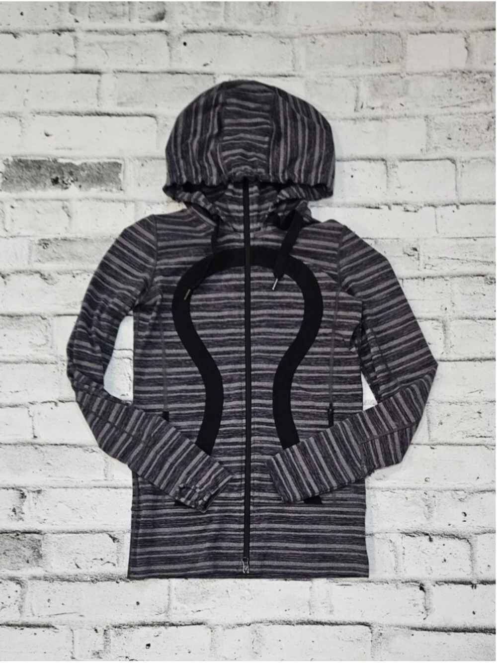 Lululemon Scuba Hoodie Size 6 Striped Full Zip Black Grey Thumbholes